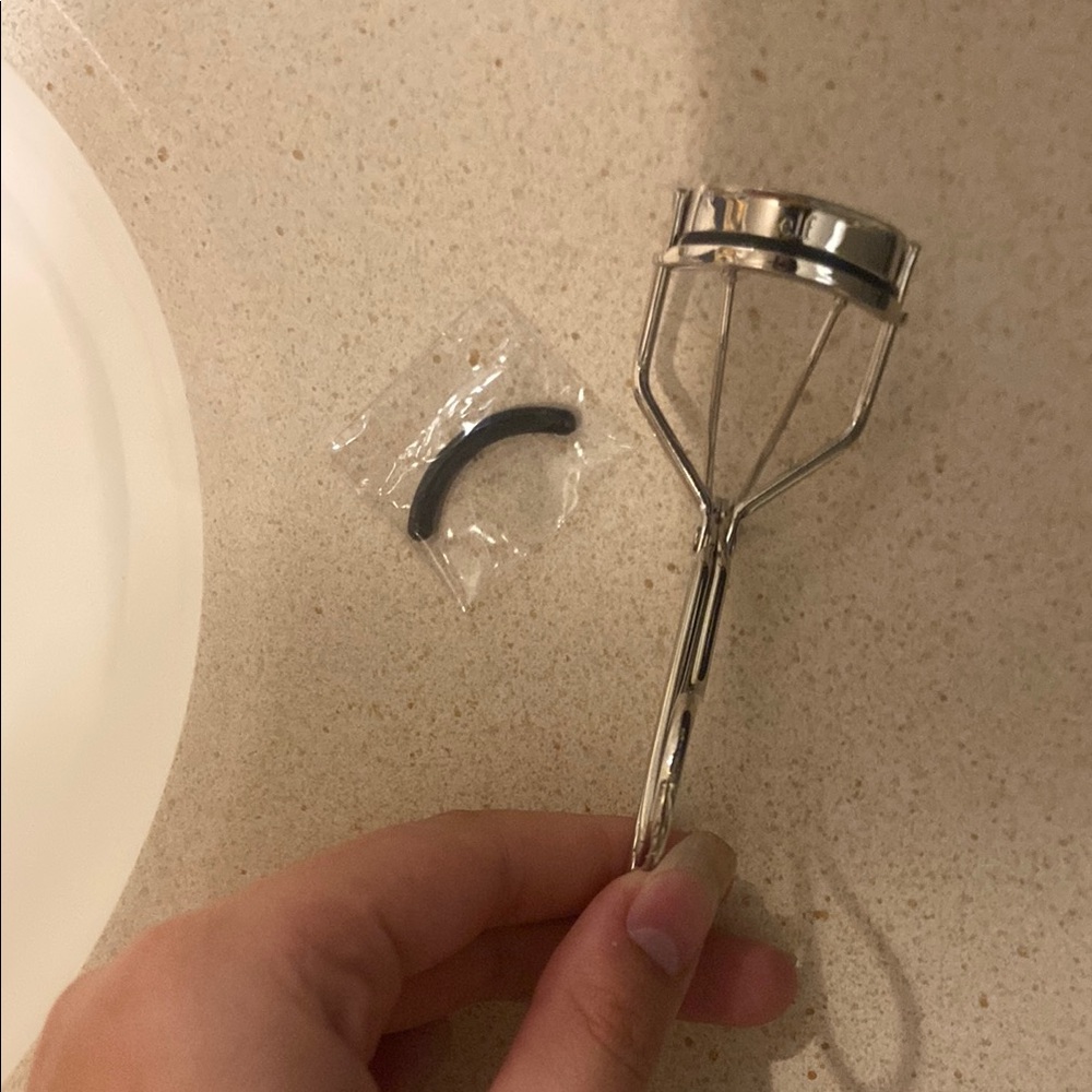 ELF Eyelash Curler with Black Pad